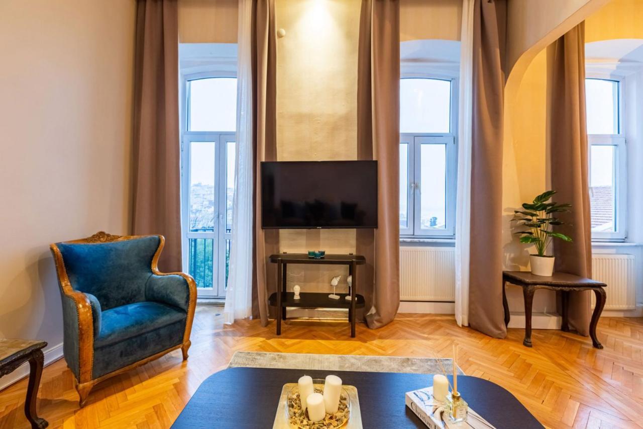 Historical Flat With A Lovely Sea View In Beyoglu Istanbul Exterior photo